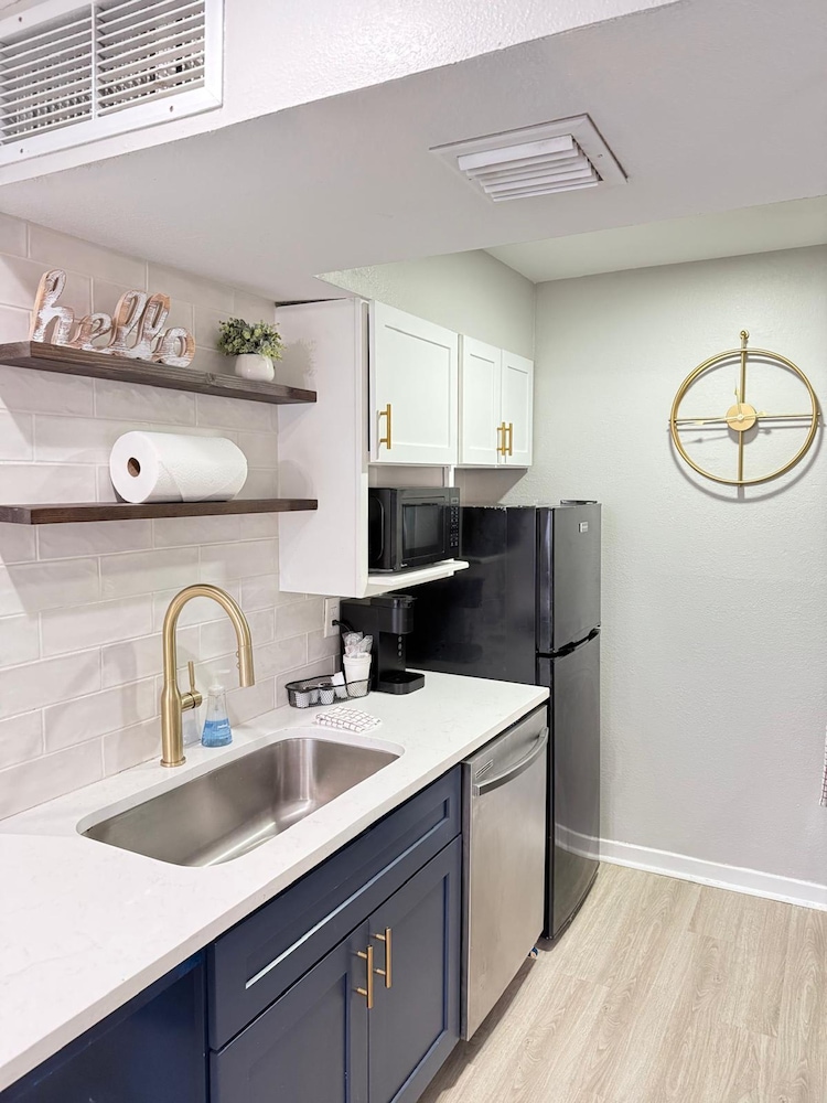 NEW Central Buckhead Apt Atlanta Gem