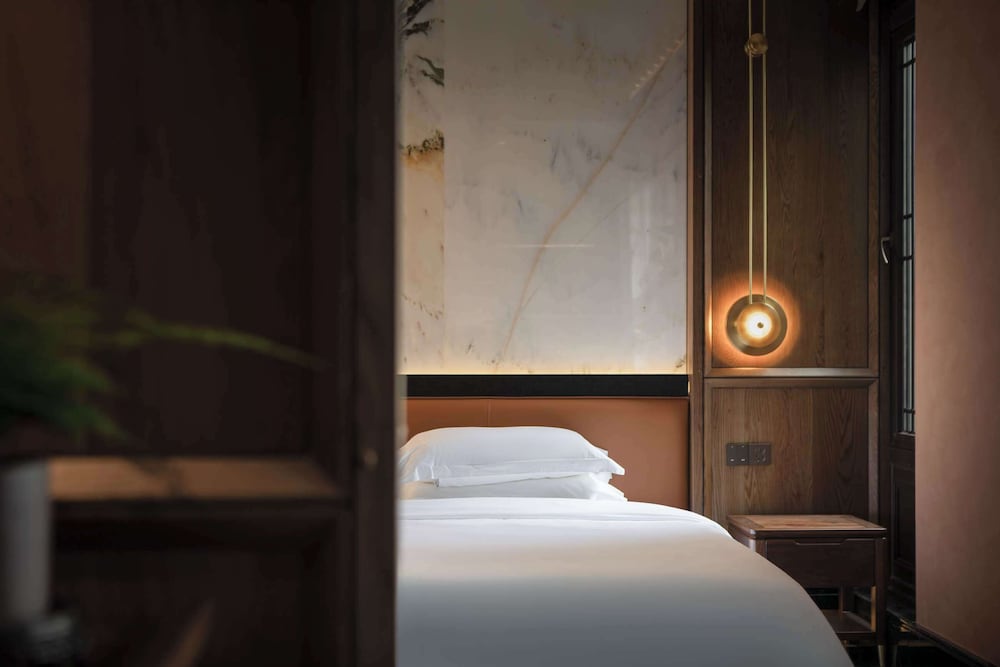 MOONRISE HOTELS & RESORTS