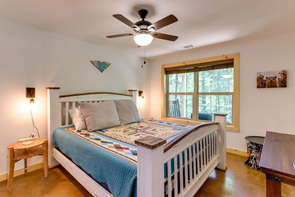 Blue Ridge Mountains Cabin w/ Hot Tub & Game Room! view 4