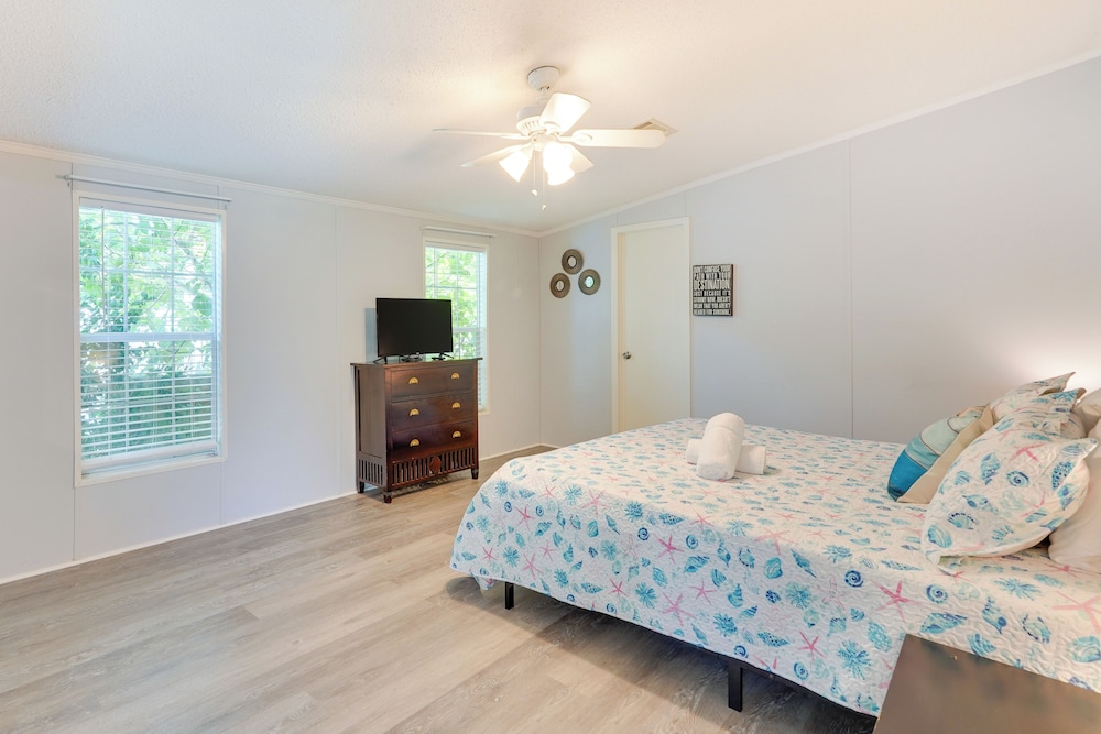 2 Blocks to Beach! Family-friendly Home in PCB