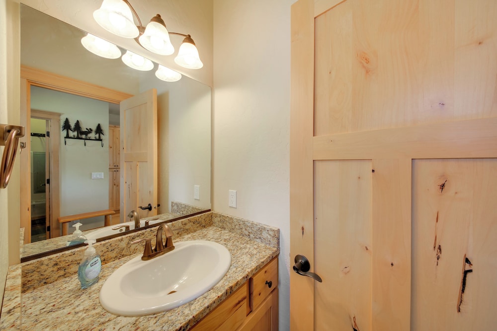 Walk to Schweitzer Village: Mountain-view Home