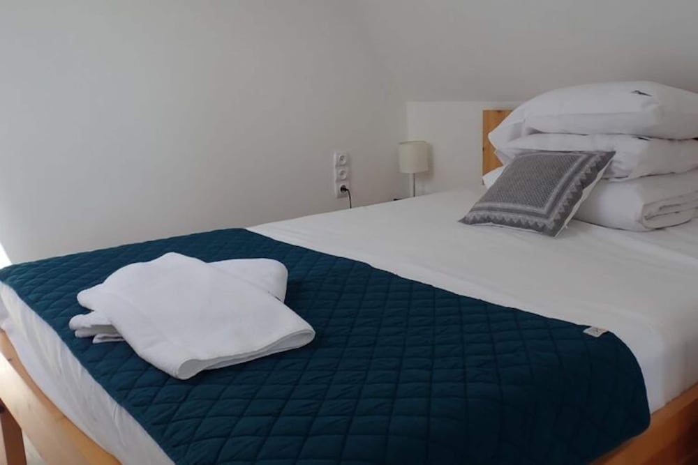 Bed & Sleeping Area