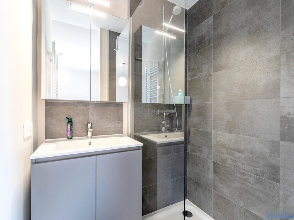 2-bedroom Flat With Side sea View