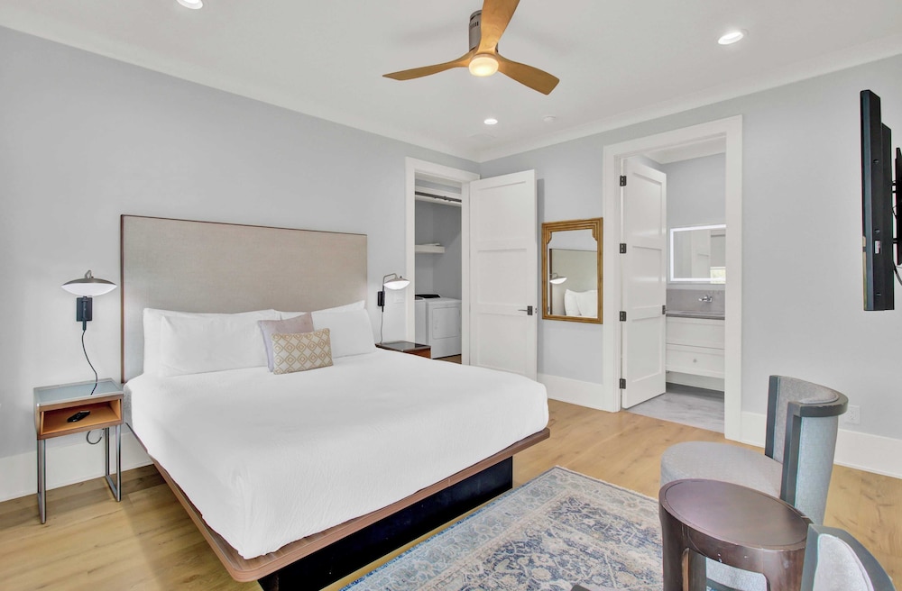 7 Beachwood East by Avantstay Steps to the Beach Ocean Views, Hot Tub, 7bdr