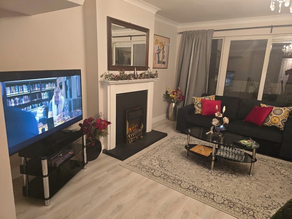 Dublin - 3 Bedroom Cosy Home - Sleeps Max 7