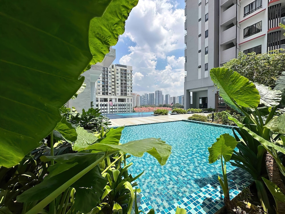 M Suite Menjalara Free Gym Pool