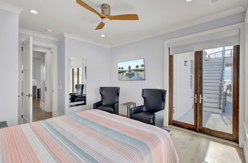 7 Beachwood East by Avantstay Steps to the Beach Ocean Views, Hot Tub, 7bdr