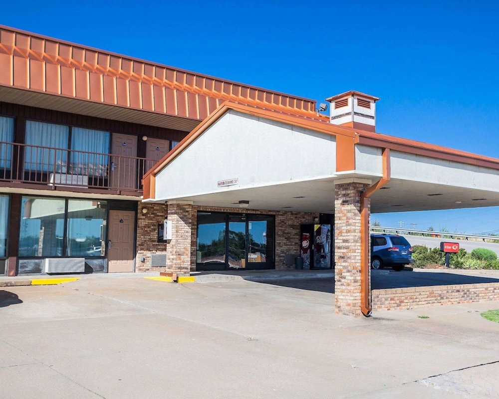 Jefferson City Vacations - Econo Lodge Jefferson City - Property Image 2