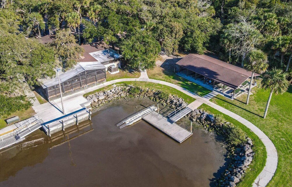 Beach Cottage 3 Bed 2 Bath Heated Pool Free Golf Cart Bring Your Boat RV Private 1AC lot