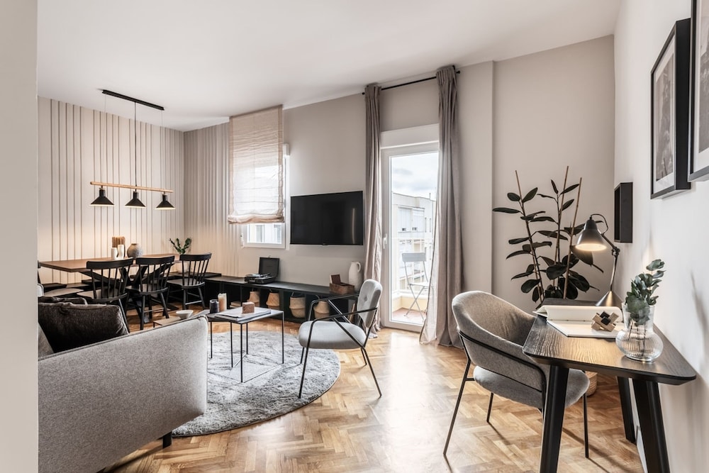 Sofia - 4 Bedrooms and Balcony in O Donell