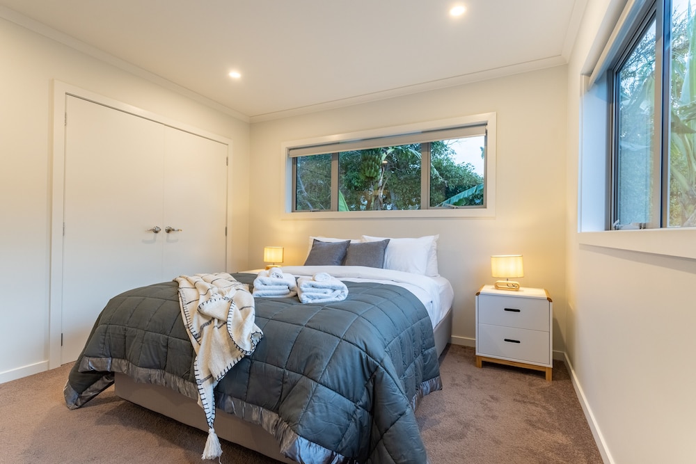 Manly Bay Wonderful 3BR New Home - Fibre view 3