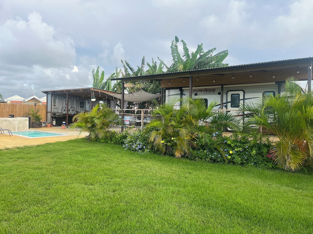 El Camper with private pool