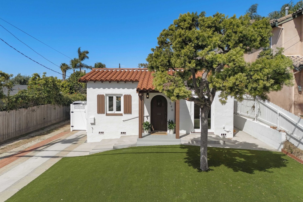 La Jolla Stay w/ Firepit & Walk to Beach Arenas