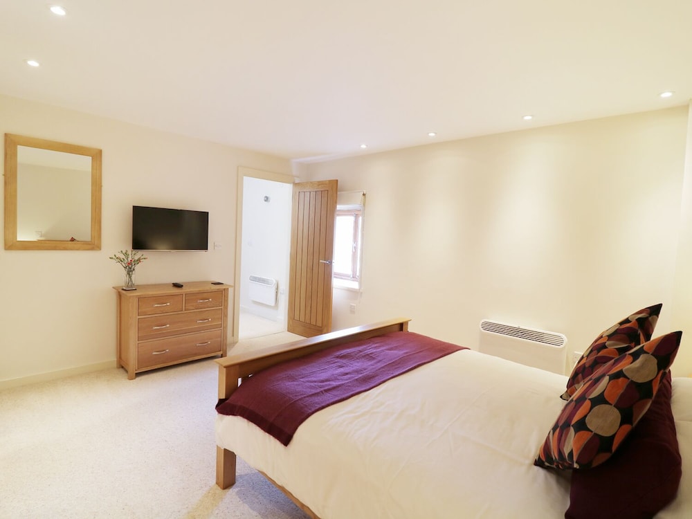 Newton Abbot Vacations - Old Armoury Barn - Property Image 5