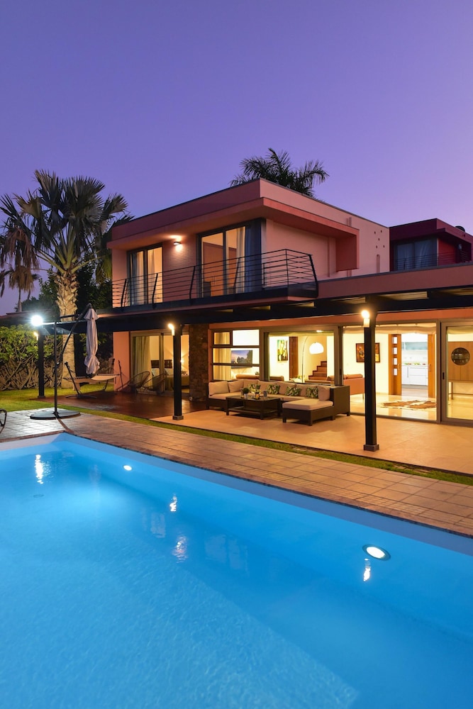 Villa With Private Pool in the Golf Resort