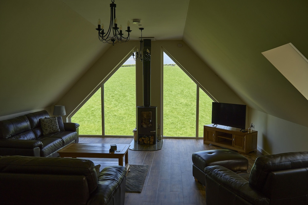 Holly Lodge