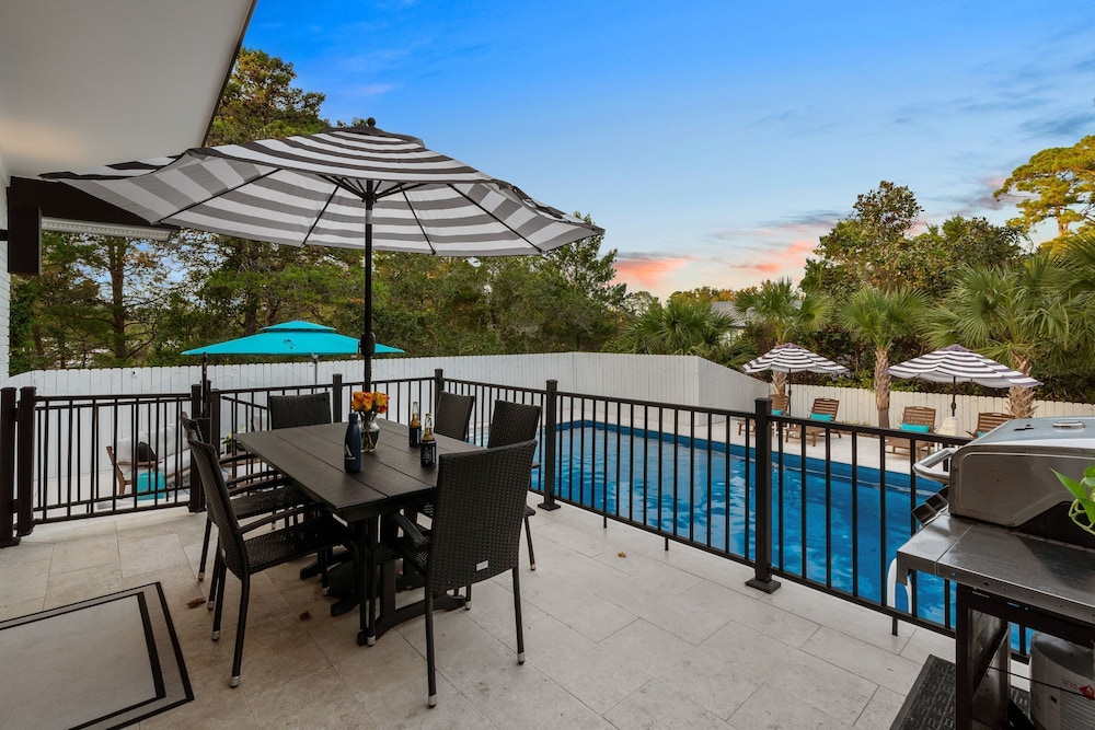 30A Florida Flashback by Avantstay Private Pool Golf Cart 3 Blocks to Beach
