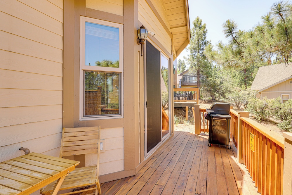 Walkable Big Bear Lake Home w/ Private Hot Tub!