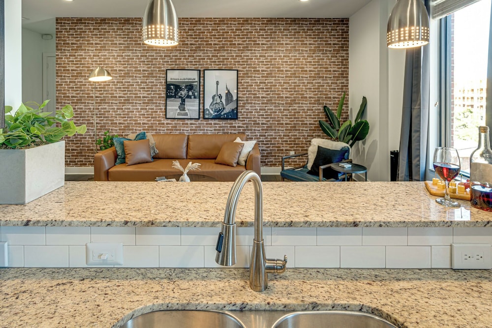 Lofts At 30th - Urban Lodge - Mins to Broadway!