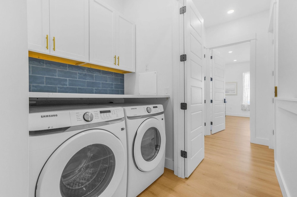 Beach Blessing- Pool Elevator Sleeps 16 SIX Bedrooms 6 Baths