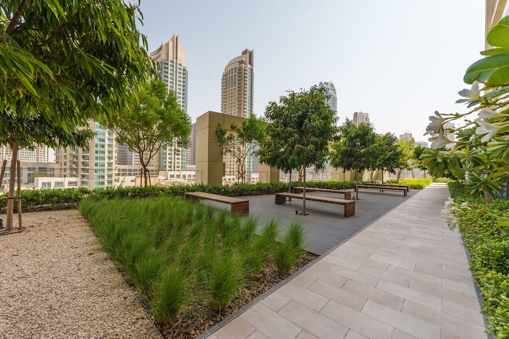 Maison Privee - Modern Chic Apt w/ Unobstructed Burj Khalifa Views photo 2