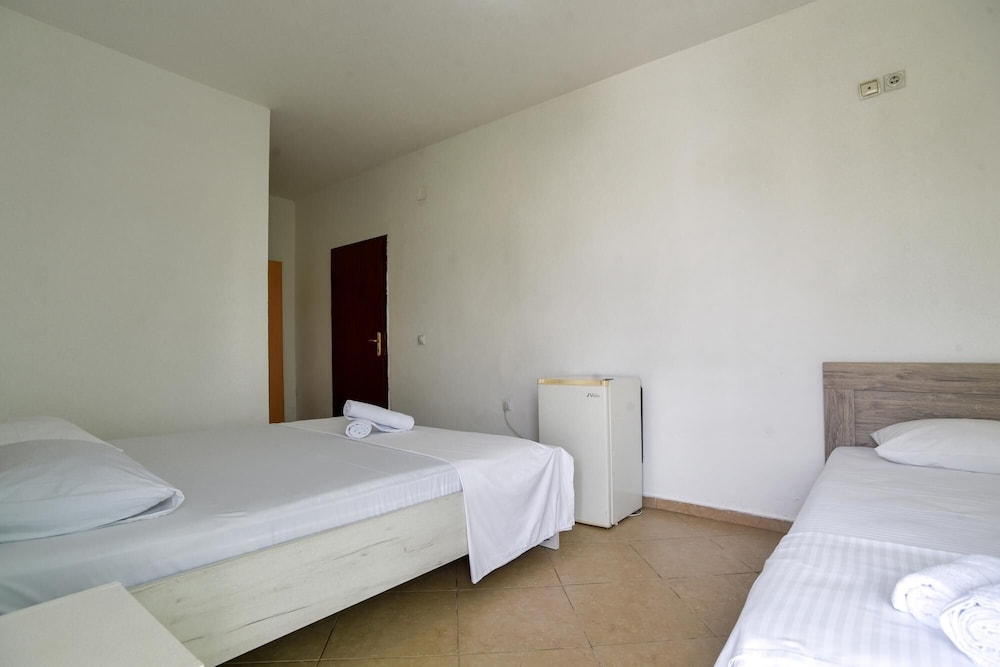Chic Studio Flat w Garden in Ulcinj view 2