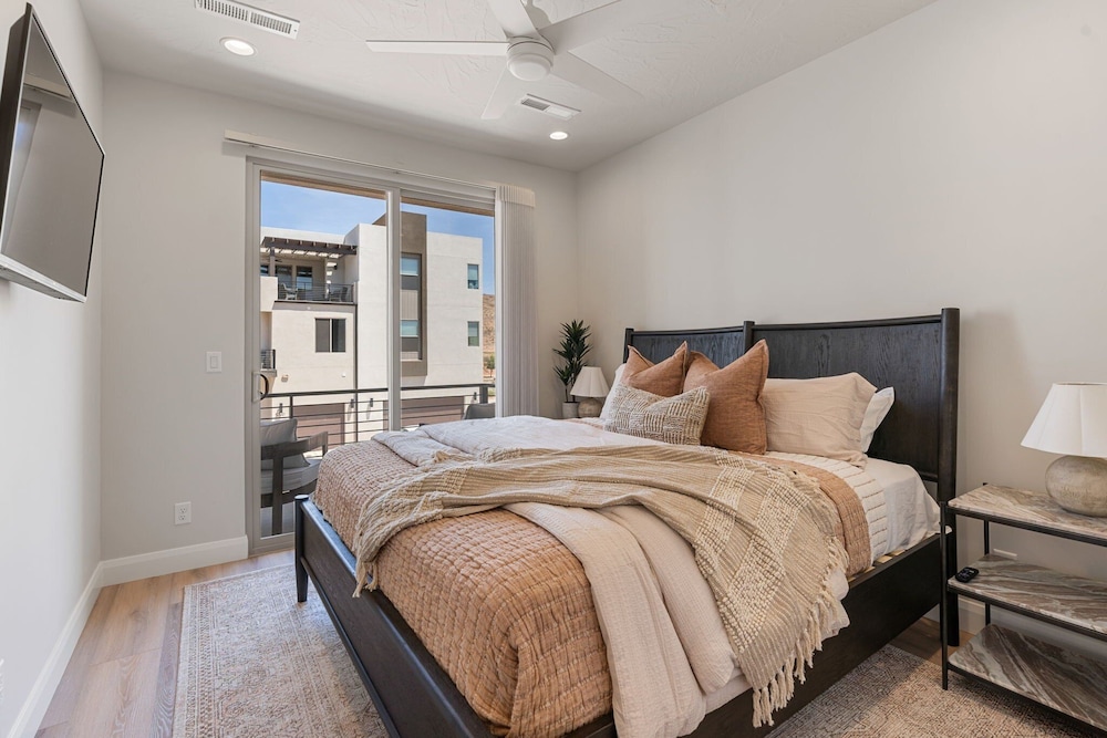 The Crash Pad 5 Bedroom Townhouse