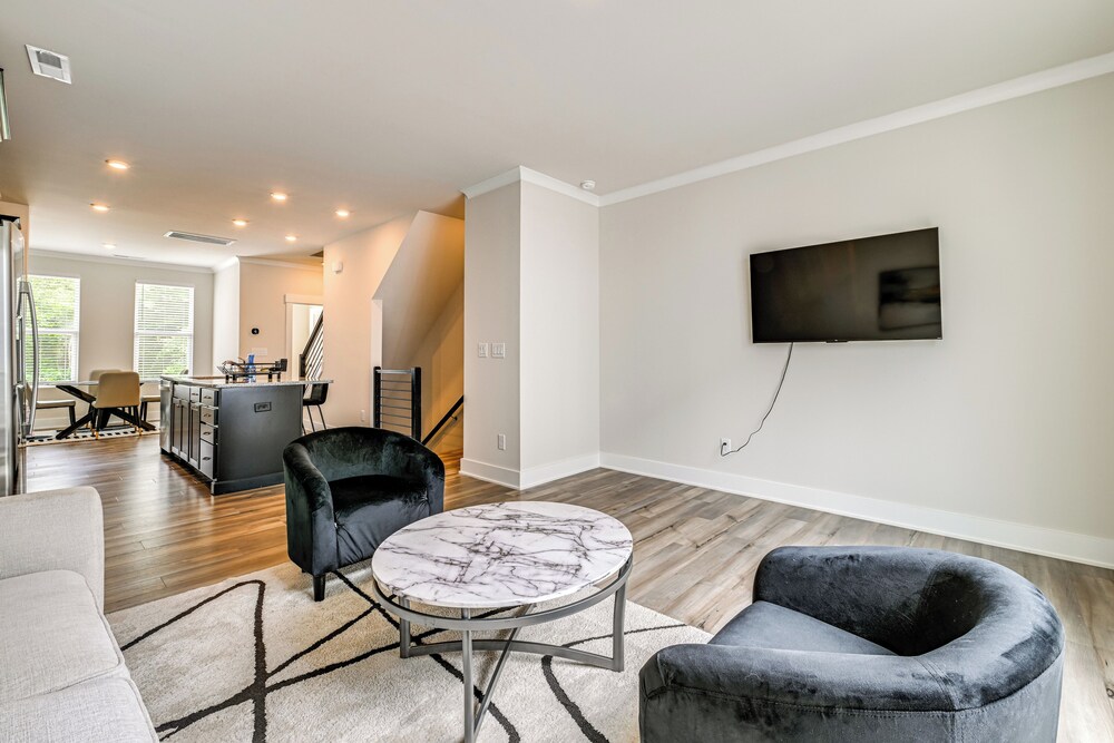2 Mi to Dtwn Charlotte: Unit w/ Rooftop Deck!