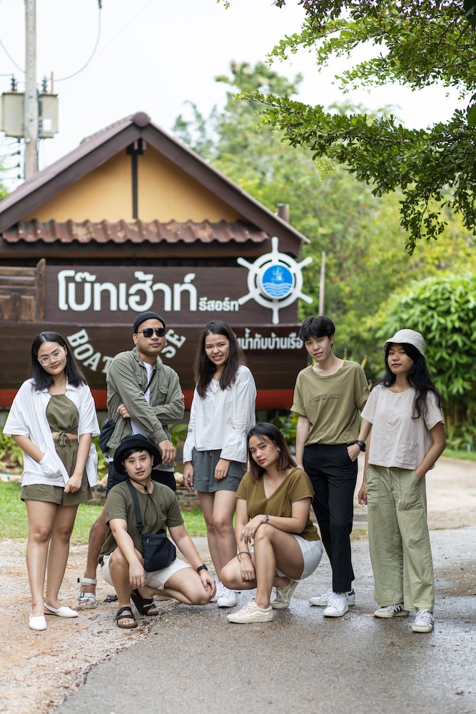 Kaengkrachan Boathouse Paradise Resort
