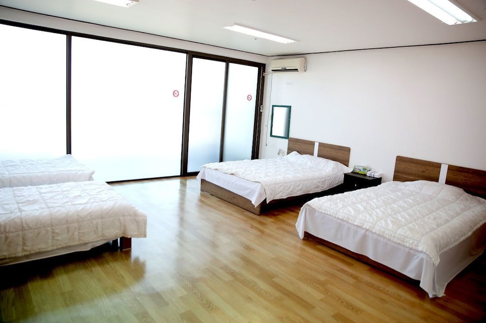 Geomunoreum Hostel