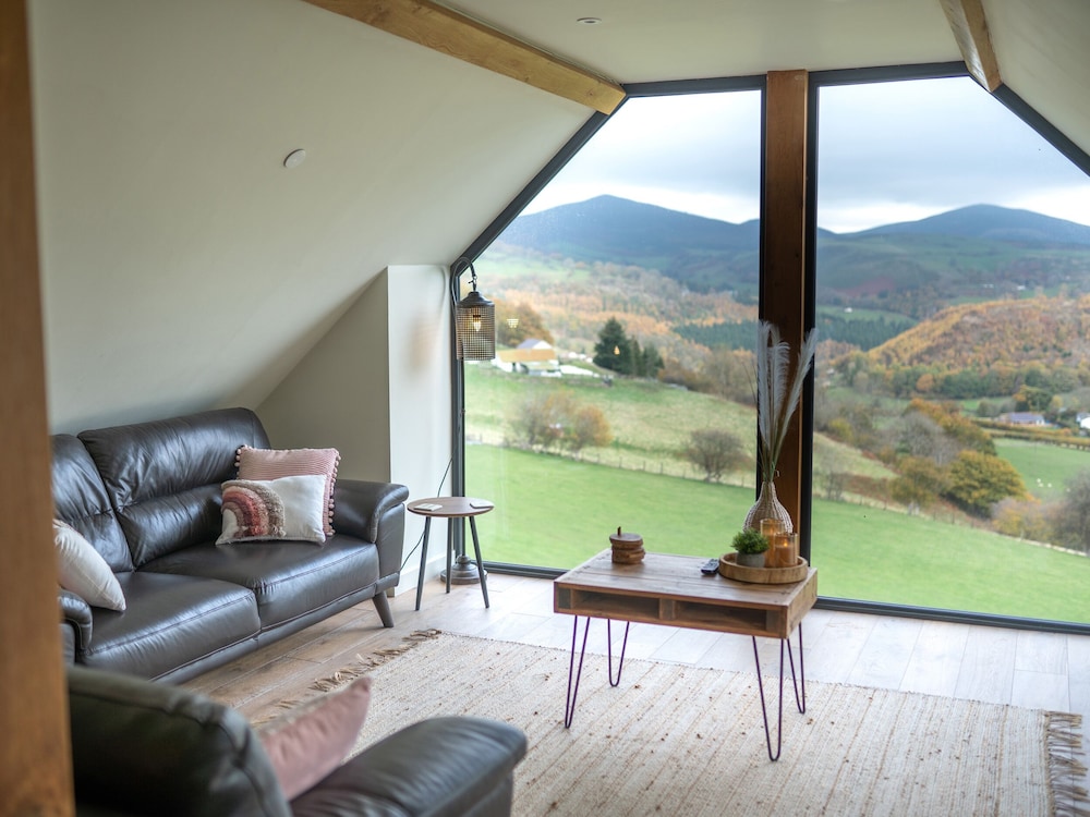 Tyn Llwyn Barn