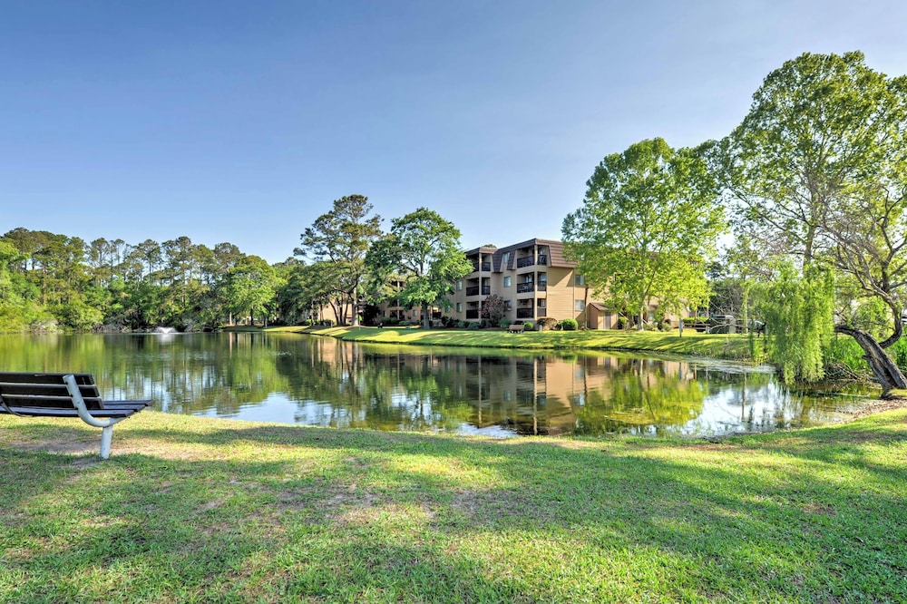 Pool, Tennis & Gym: Resort Condo in Hilton Head!