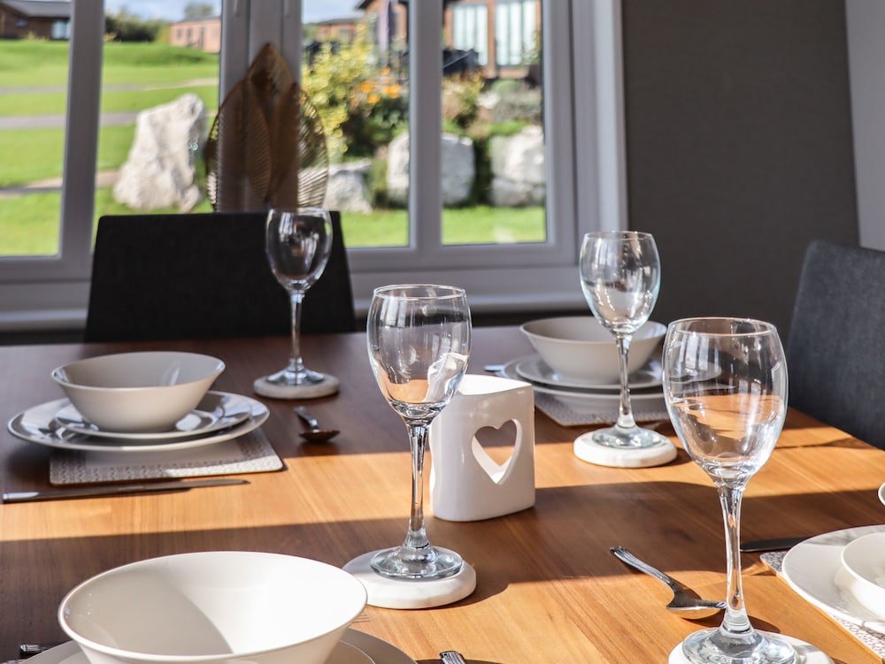 28 Delamere Point