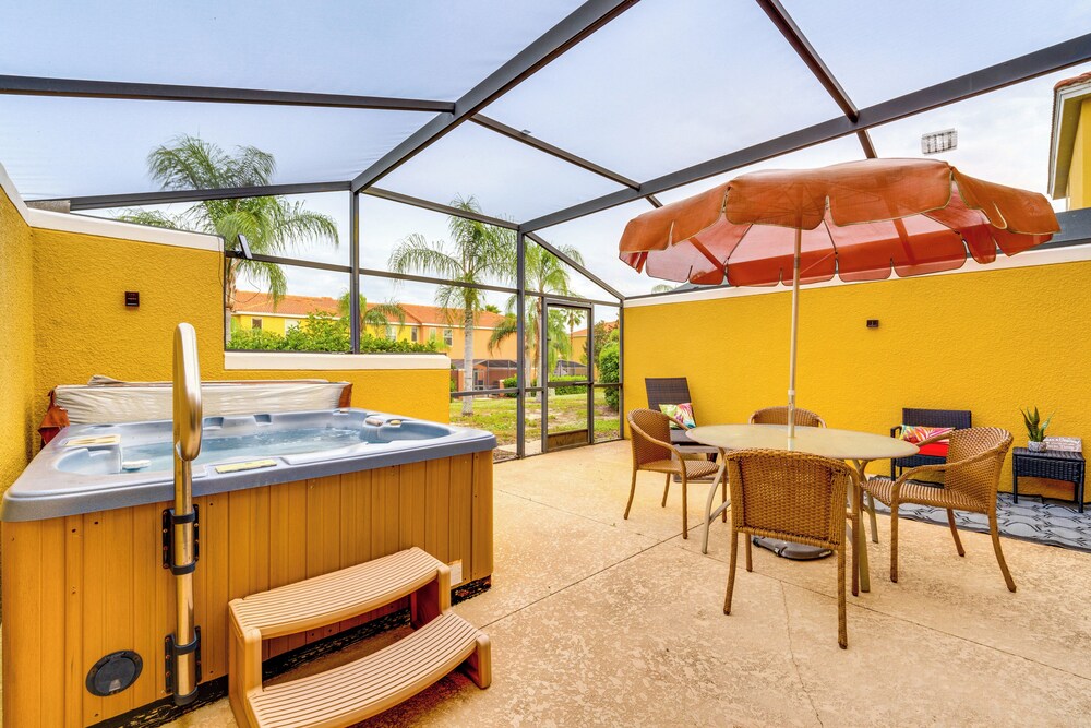 4 Mi to Disney World: Townhome w/ Hot Tub & Lanai!