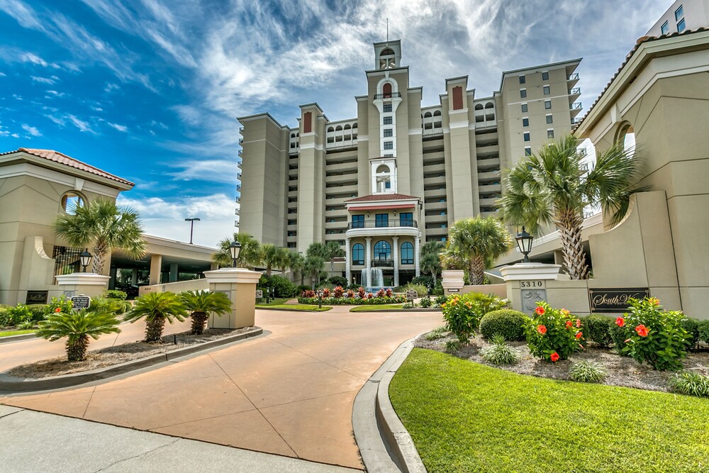 South Wind 301 4 Br condo by RedAwning