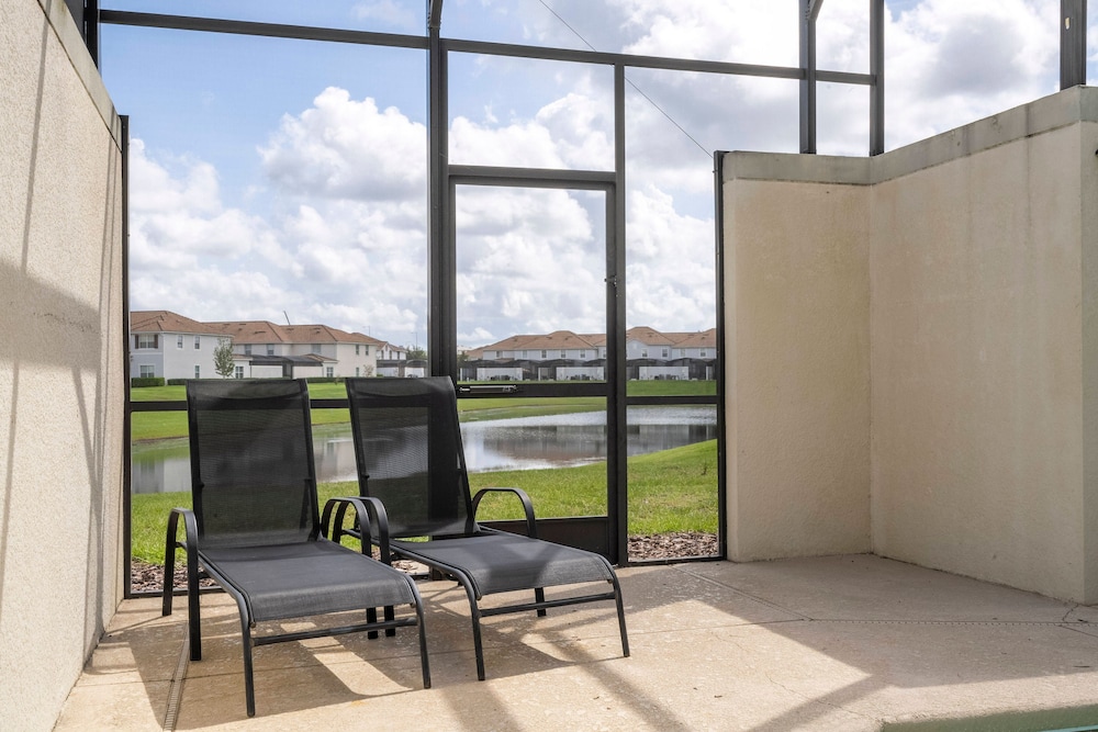 Storey Lake 4 BR With Private Pool