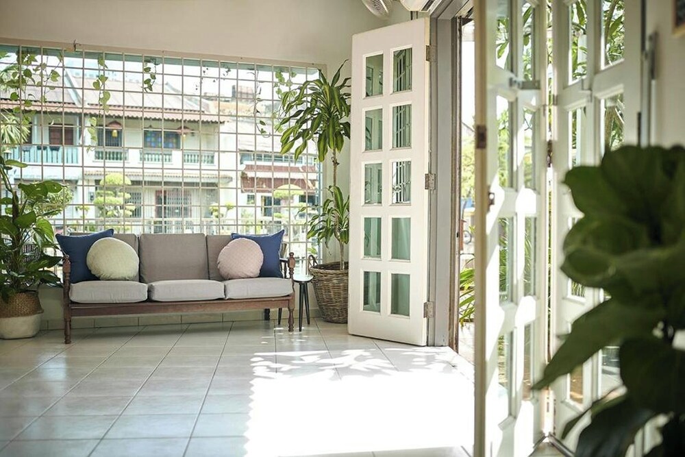 Sleepy Nomad Hostel