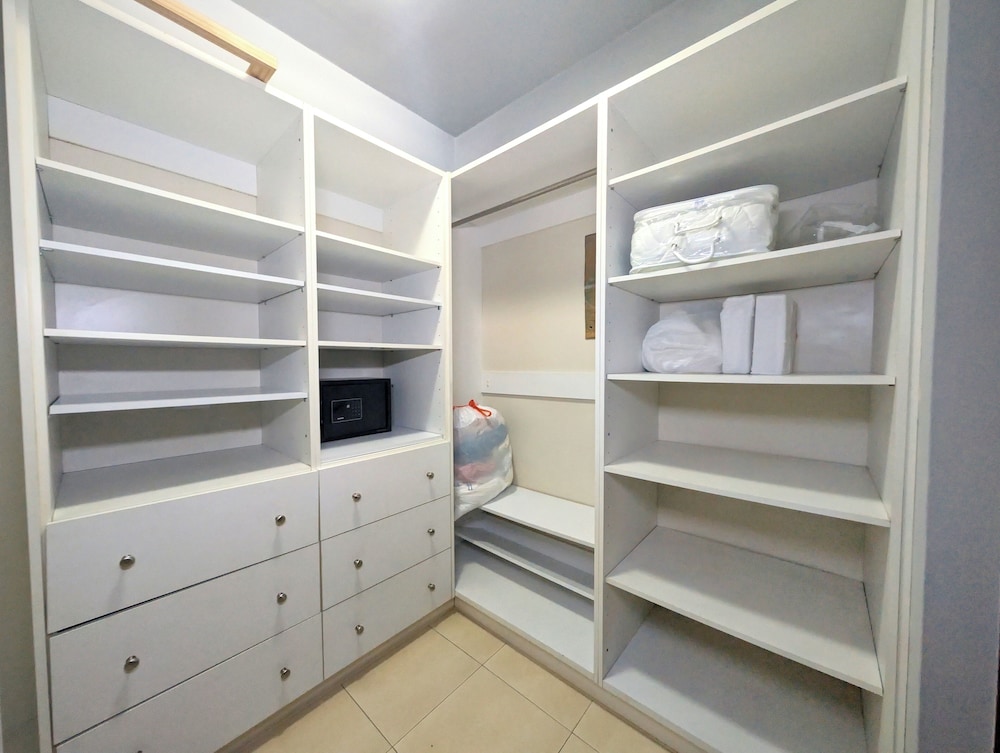 YC 2307 l Av Balboa 2 BDR Bay view
