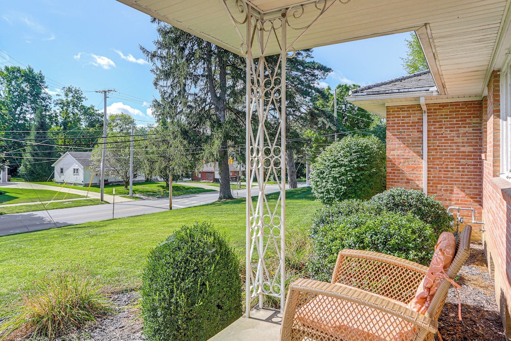 < 1 Mi to Dtwn Tiffin: Home w/ Outdoor Space!