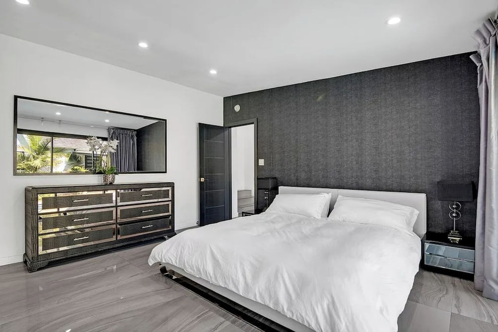 Mansfield Modern - Ultimate Entertainers Oasis With Guest House