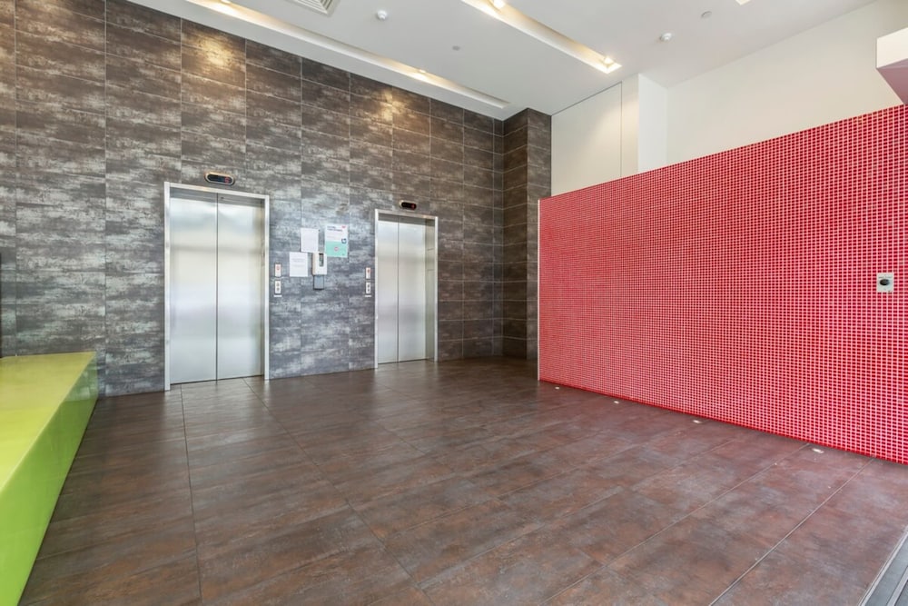 Stunning View 2-bed in Port Melbourne w/ Parking