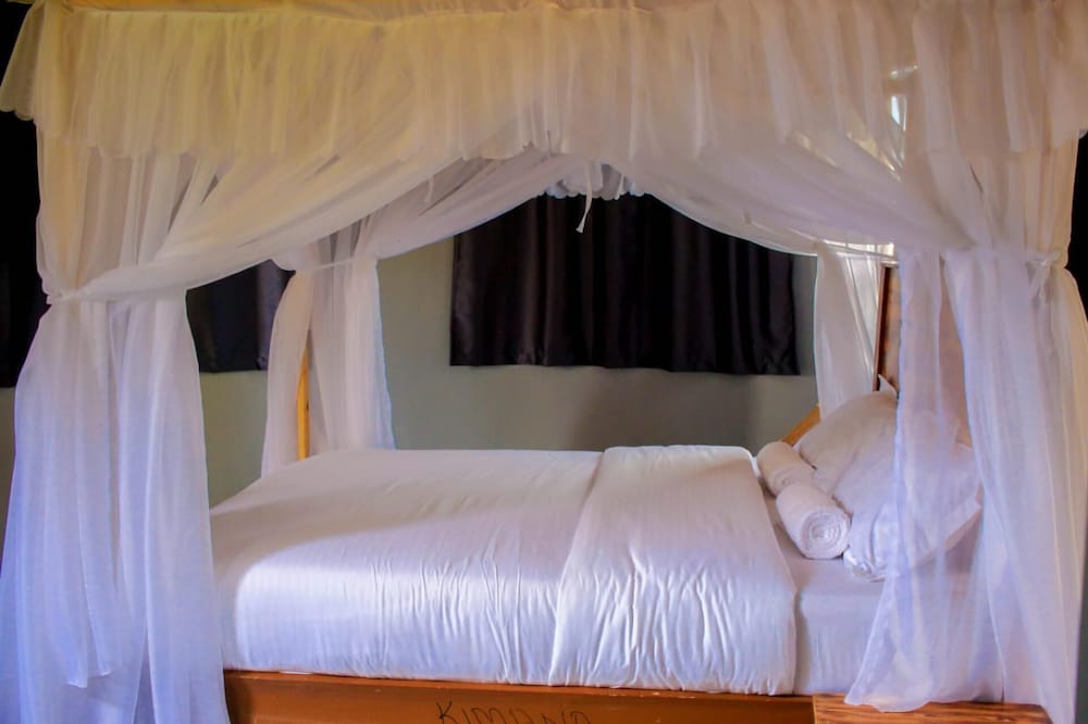 Amanya Hut Sleeps 6 With Mountain Views