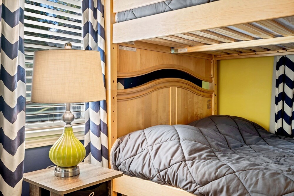 Captains Cottage Sleeps 6!