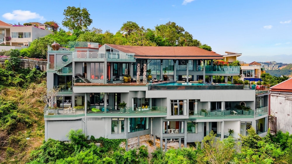 Villa Skyfall