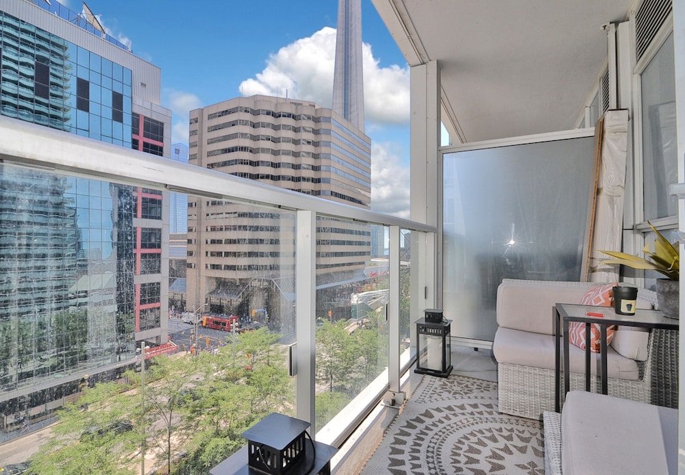 Bremner Blvd-CN Tower-Union Station - Image 3