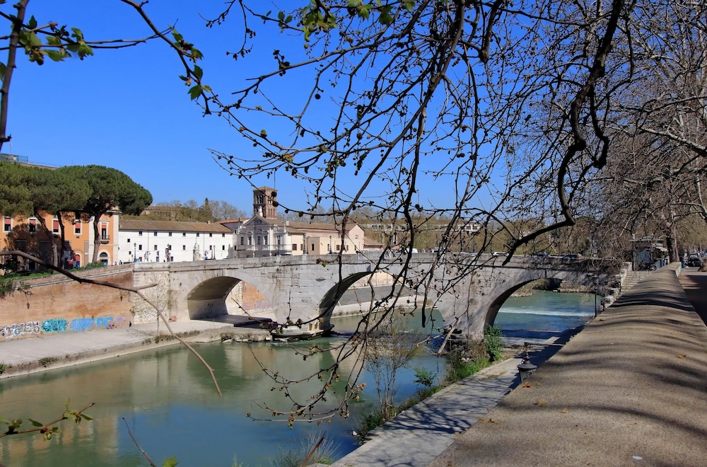 Tiberina Spacious Apartment