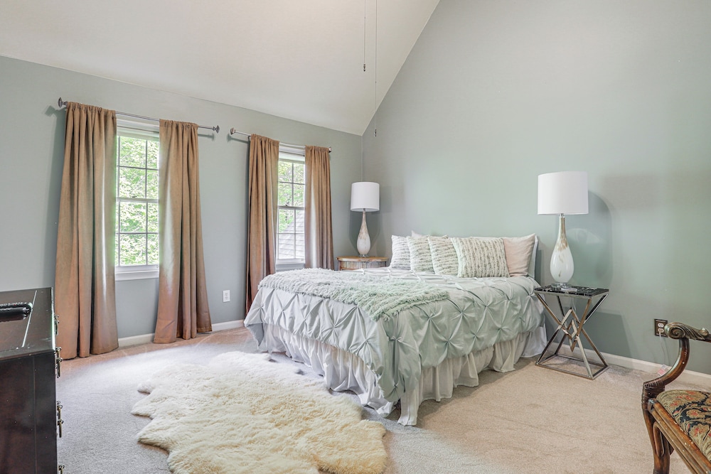3 Mi to Roswell Riverwalk: Spacious Getaway!