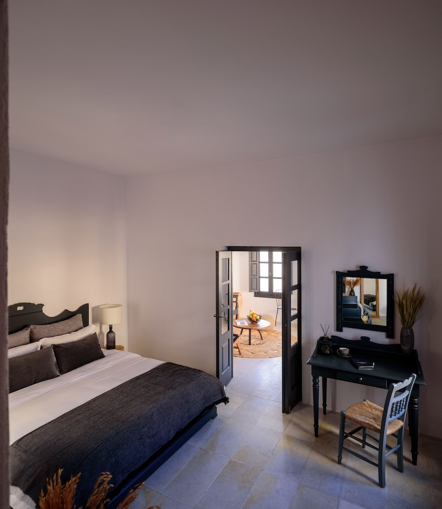 Firalia, Casa In Rock Suites photo 5