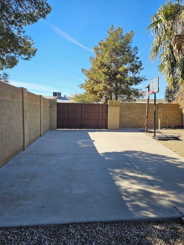 Chandler oasis with pool & hot tub