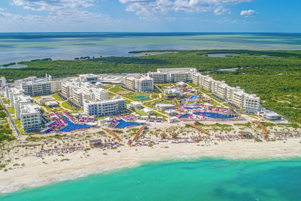 Hotel Planet Hollywood Cancun, An Autograph Collection All-Inclusive Resort - Image 1